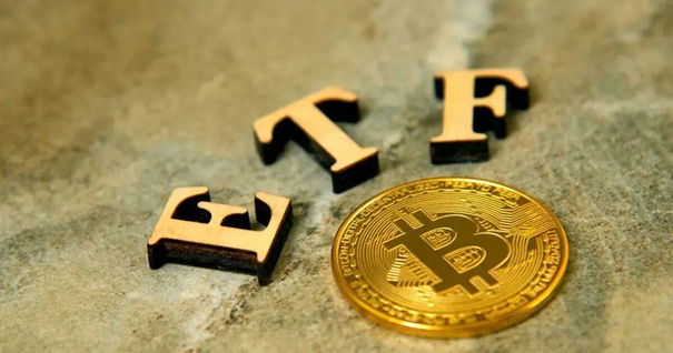 使交易者面临潜在损失无穷大的_交易者说_交易者参与度降低可能表明谨慎，但交易量低也可能使价格变动更容易。这种大幅波动常常会引发对市场总体情绪的质疑。根据随后的链上活动，这些转移可能表明积累阶段、机构重新定位或市场重新分配。